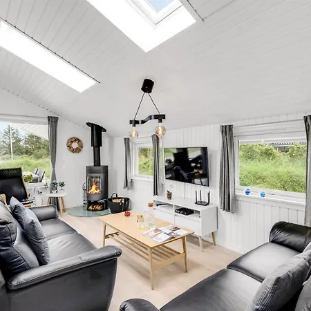 Kari - 900m From The Sea By Interhome *