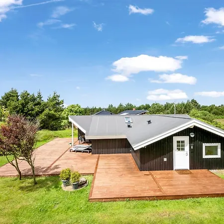 Kari - 900m From The Sea By Interhome