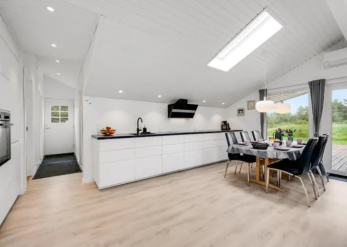 Kari - 900m From The Sea By Interhome